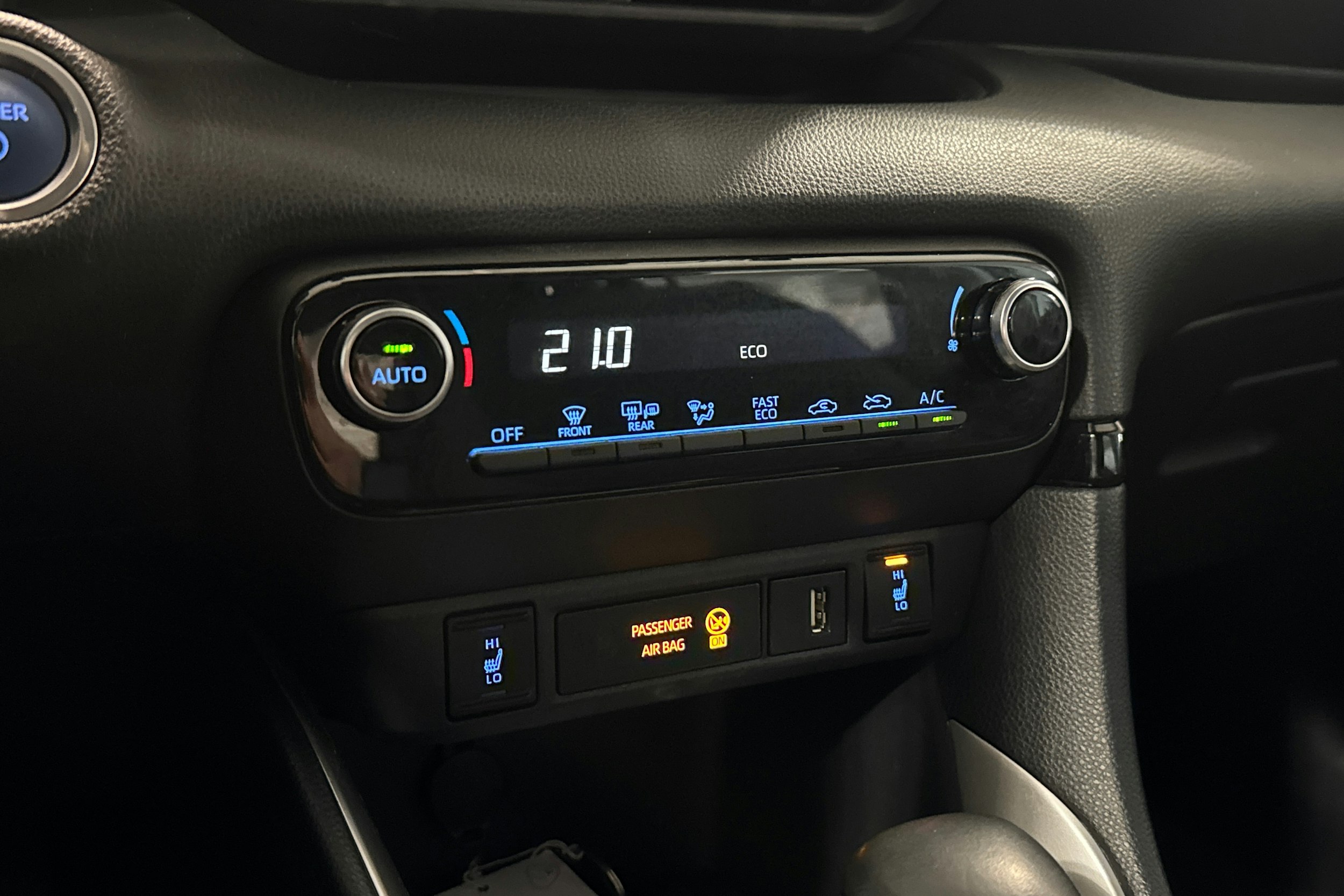 valkoinen Toyota Yaris 2022 kuva 17.