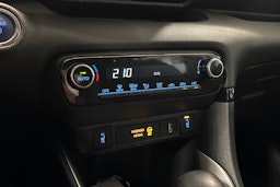 valkoinen Toyota Yaris 2022 kuva 17.