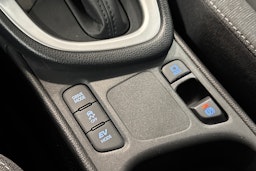 valkoinen Toyota Yaris 2022 kuva 18.