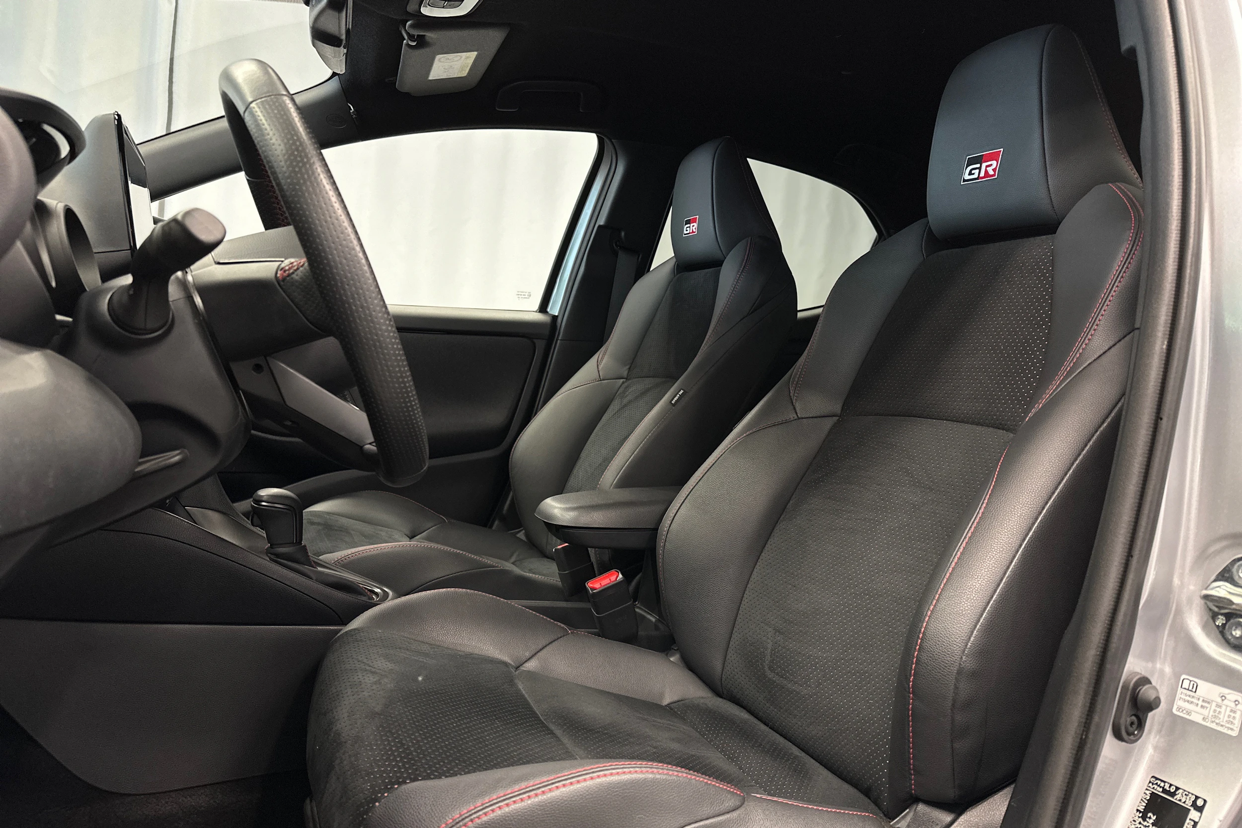 hopea Toyota Yaris 2023 kuva 16.