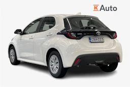 valkoinen Toyota Yaris 2023 kuva 2.
