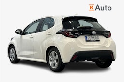 valkoinen Toyota Yaris 2023 kuva 2.
