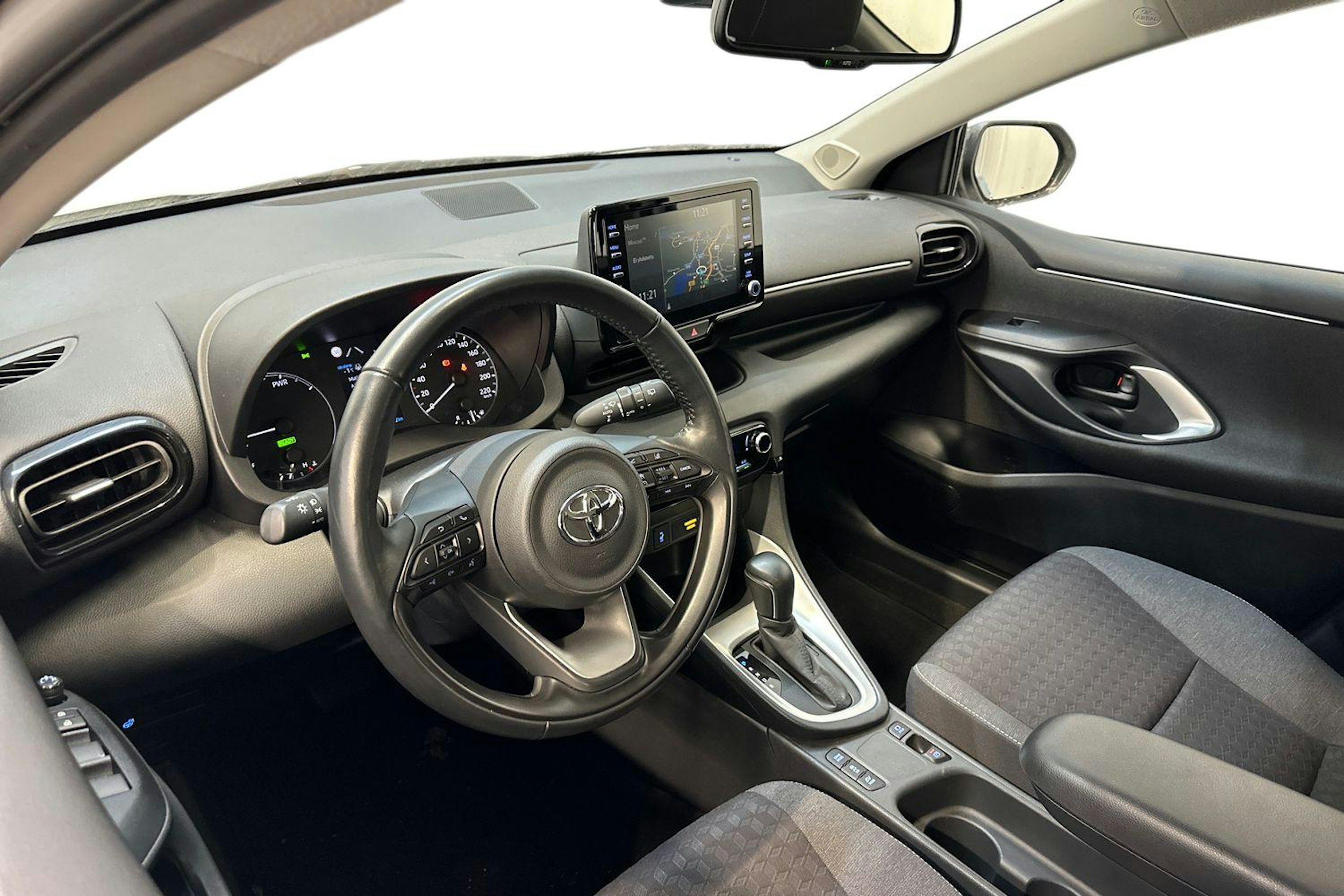 valkoinen Toyota Yaris 2023 kuva 3.