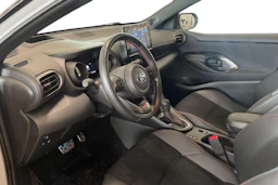harmaa Toyota Yaris 2023 kuva 6.