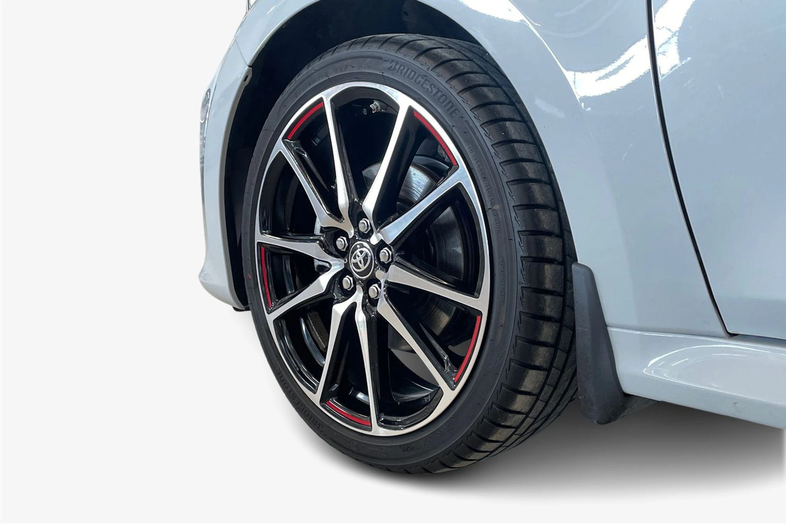 harmaa Toyota Yaris 2023 kuva 9.