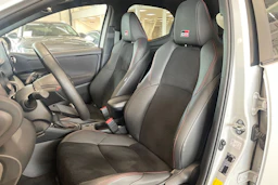 harmaa Toyota Yaris 2023 kuva 11.