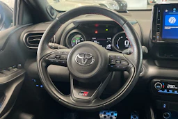 harmaa Toyota Yaris 2023 kuva 13.