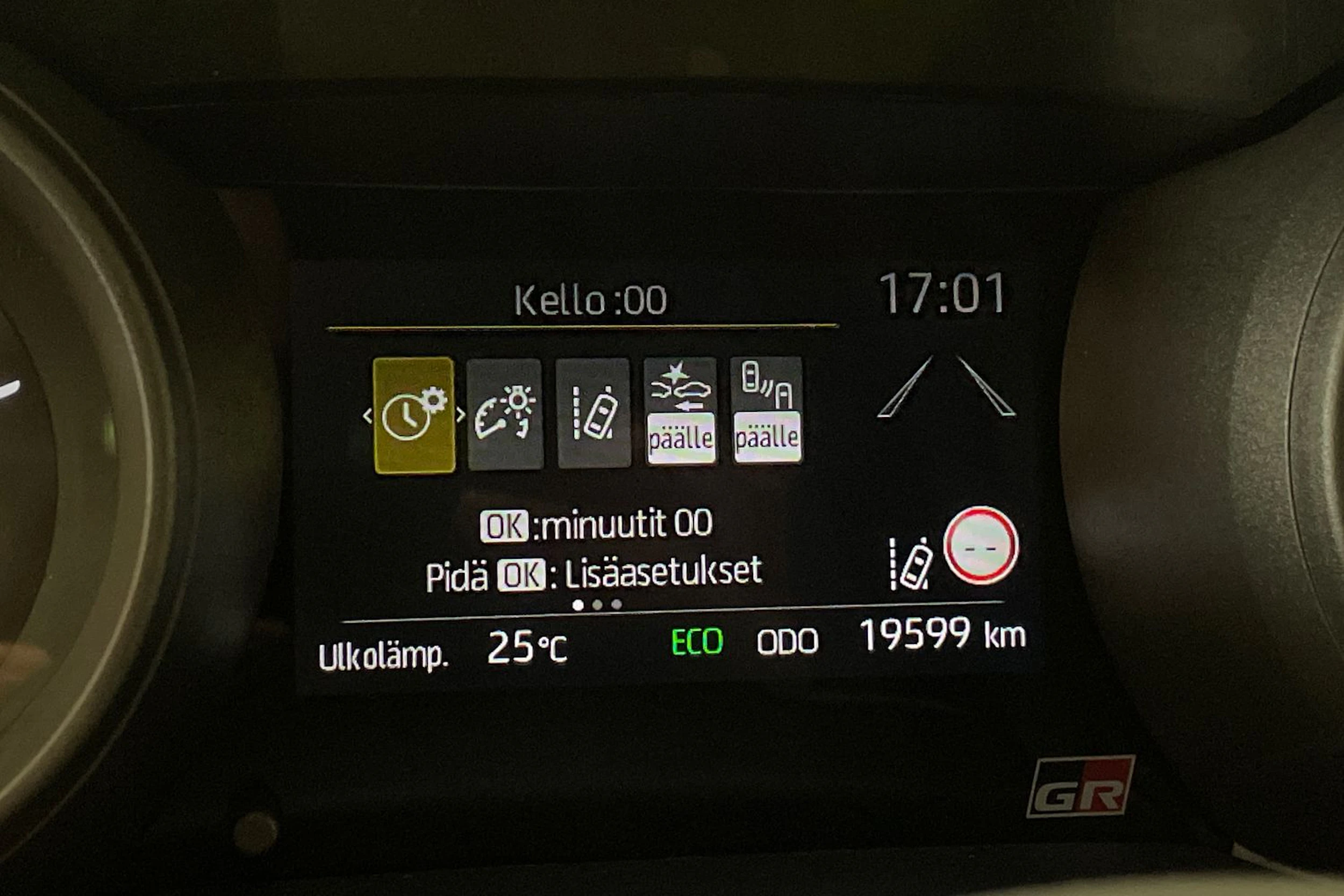 harmaa Toyota Yaris 2023 kuva 19.