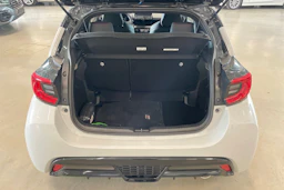 harmaa Toyota Yaris 2023 kuva 30.