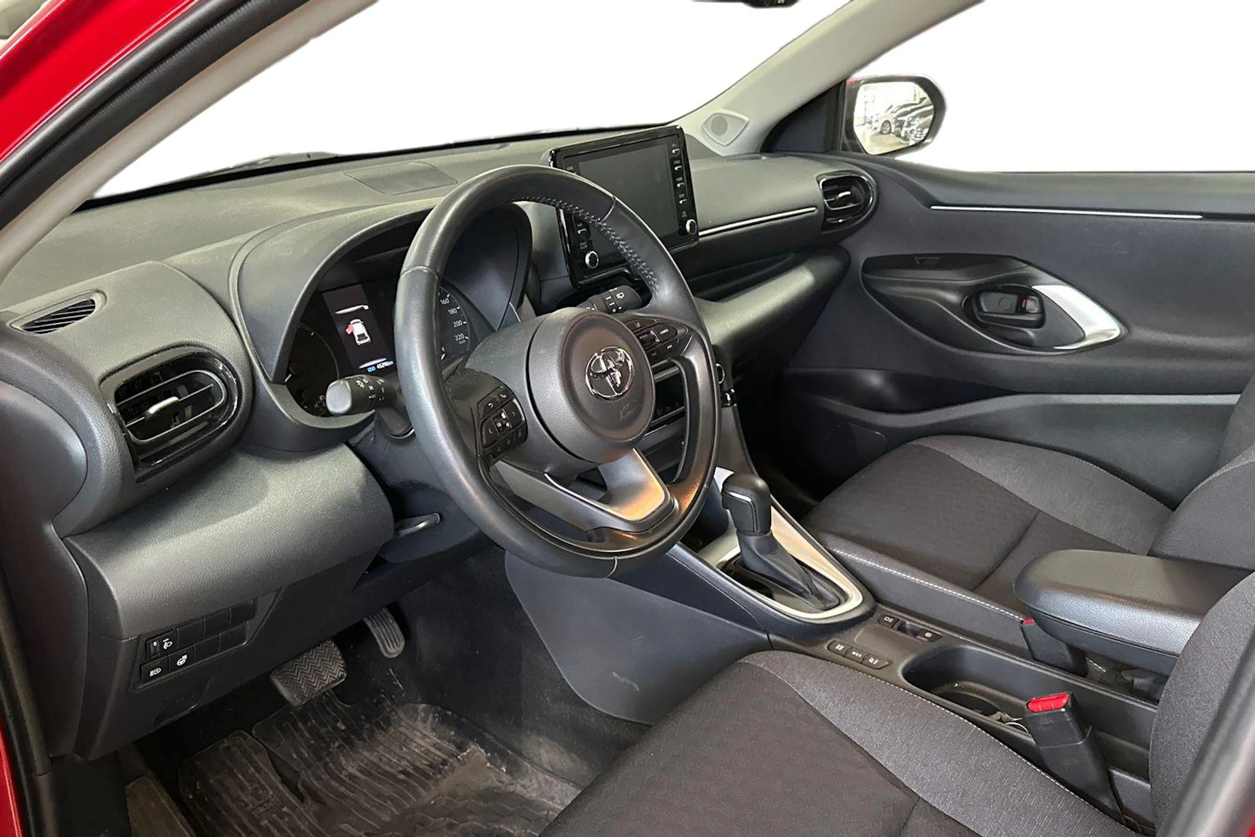 Punainen Toyota Yaris 2023 kuva 3.