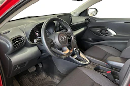 Punainen Toyota Yaris 2023 kuva 3.