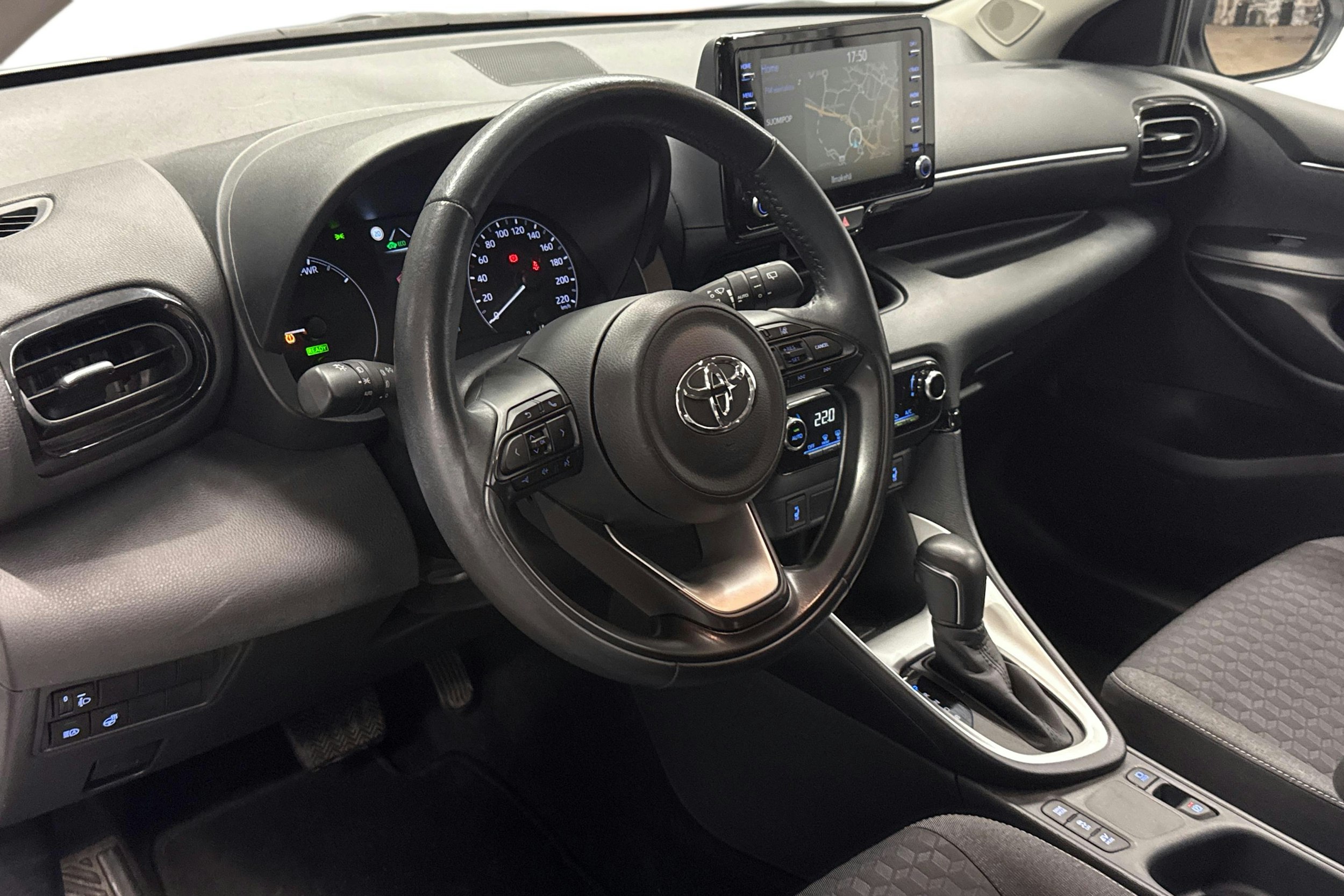 valkoinen Toyota Yaris 2023 kuva 3.