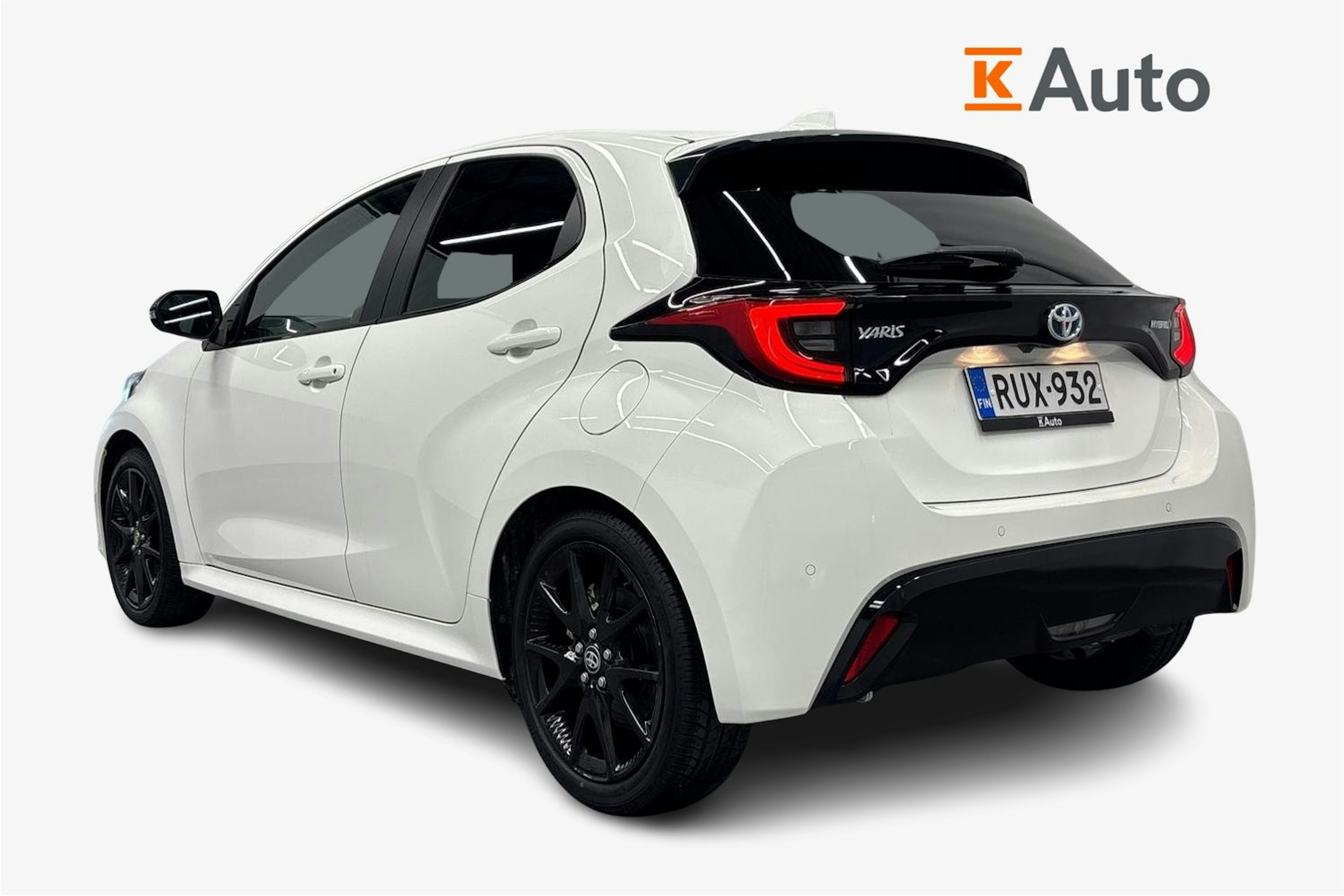 valkoinen Toyota Yaris 2023 kuva 2.