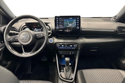 valkoinen Toyota Yaris 2023 kuva 9.