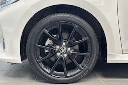 valkoinen Toyota Yaris 2023 kuva 11.