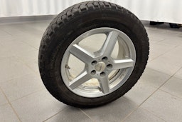 valkoinen Toyota Yaris 2023 kuva 13.