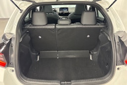 valkoinen Toyota Yaris 2023 kuva 15.