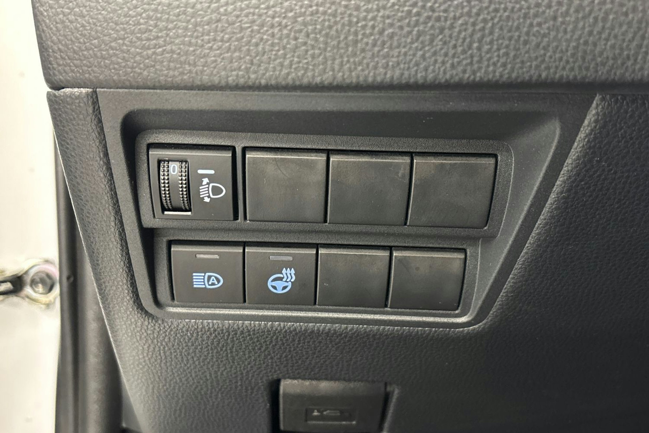 valkoinen Toyota Yaris 2023 kuva 17.