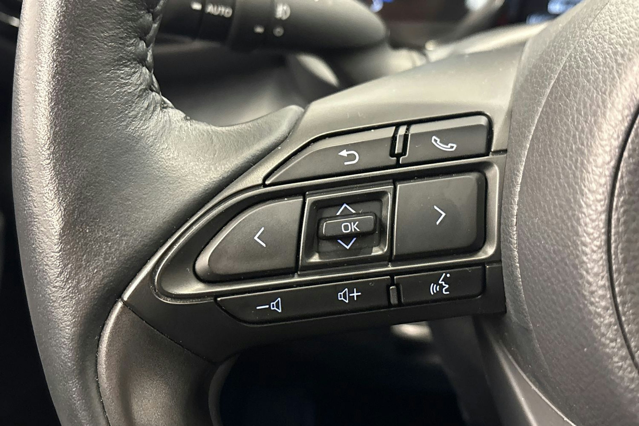 valkoinen Toyota Yaris 2023 kuva 18.