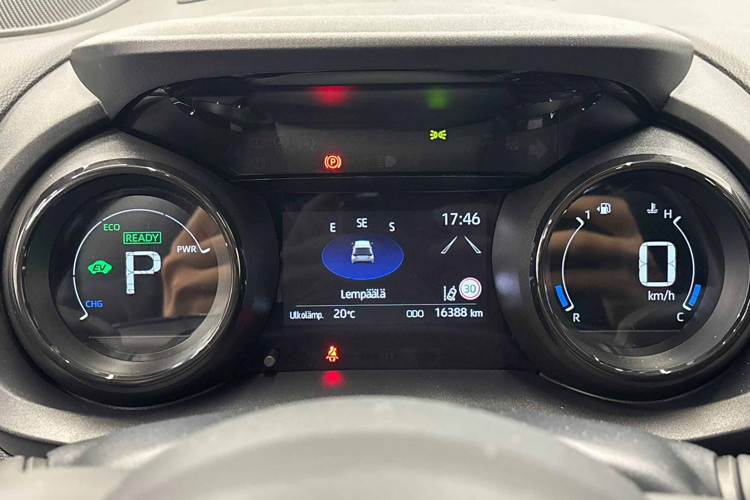 valkoinen Toyota Yaris 2023 kuva 20.