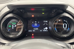 valkoinen Toyota Yaris 2023 kuva 20.