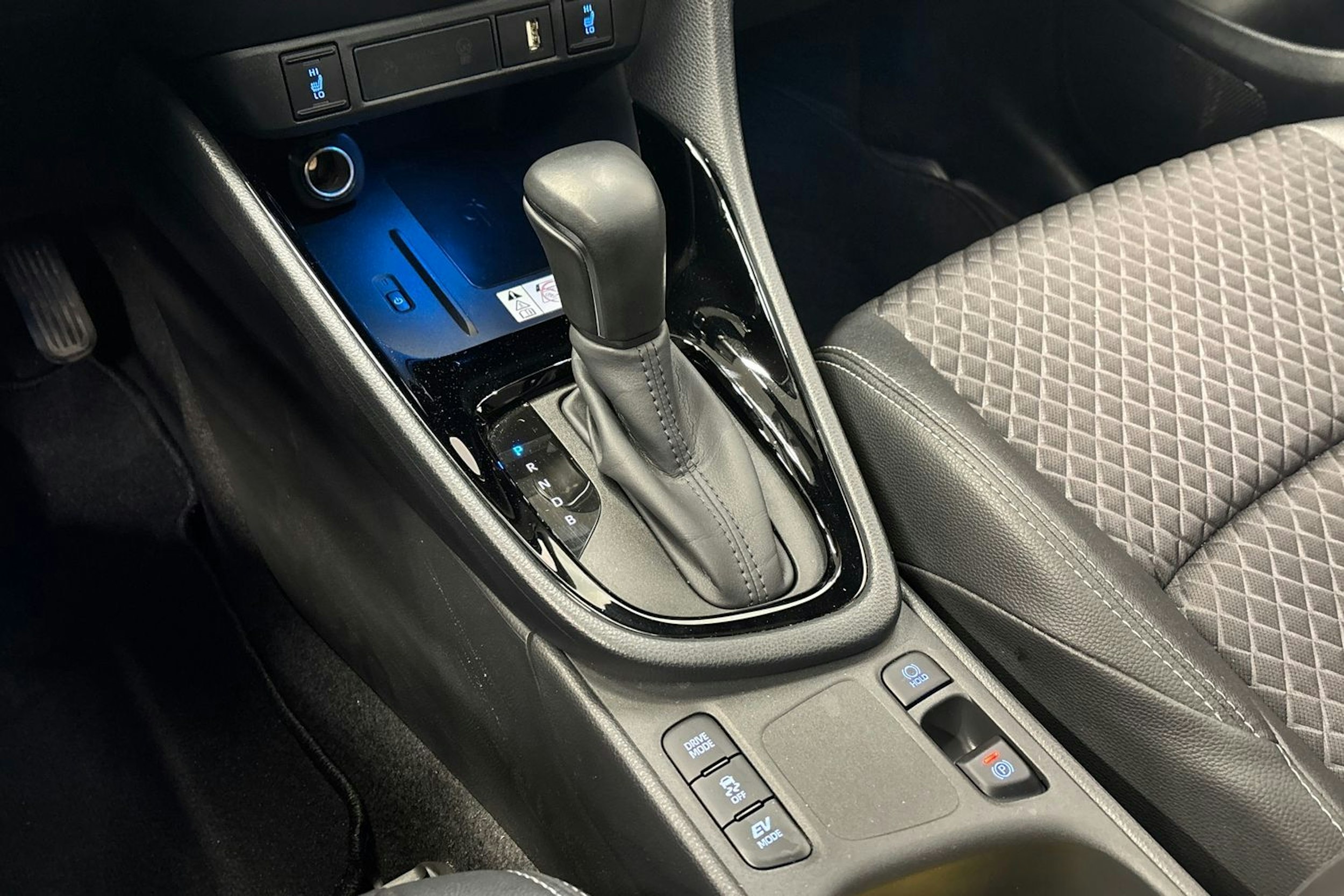 valkoinen Toyota Yaris 2023 kuva 24.