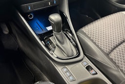 valkoinen Toyota Yaris 2023 kuva 24.