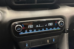 valkoinen Toyota Yaris 2023 kuva 25.