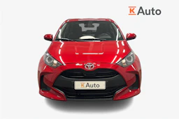 punainen Toyota Yaris 2024 kuva 4.