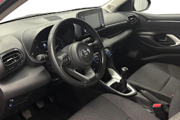 punainen Toyota Yaris 2024 kuva 6.