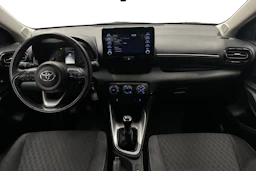 punainen Toyota Yaris 2024 kuva 7.