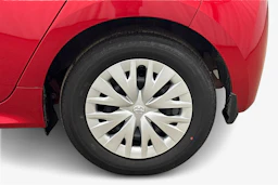 punainen Toyota Yaris 2024 kuva 9.