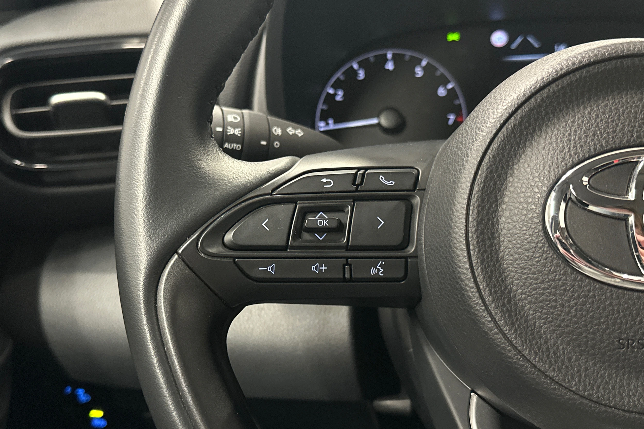 punainen Toyota Yaris 2024 kuva 11.
