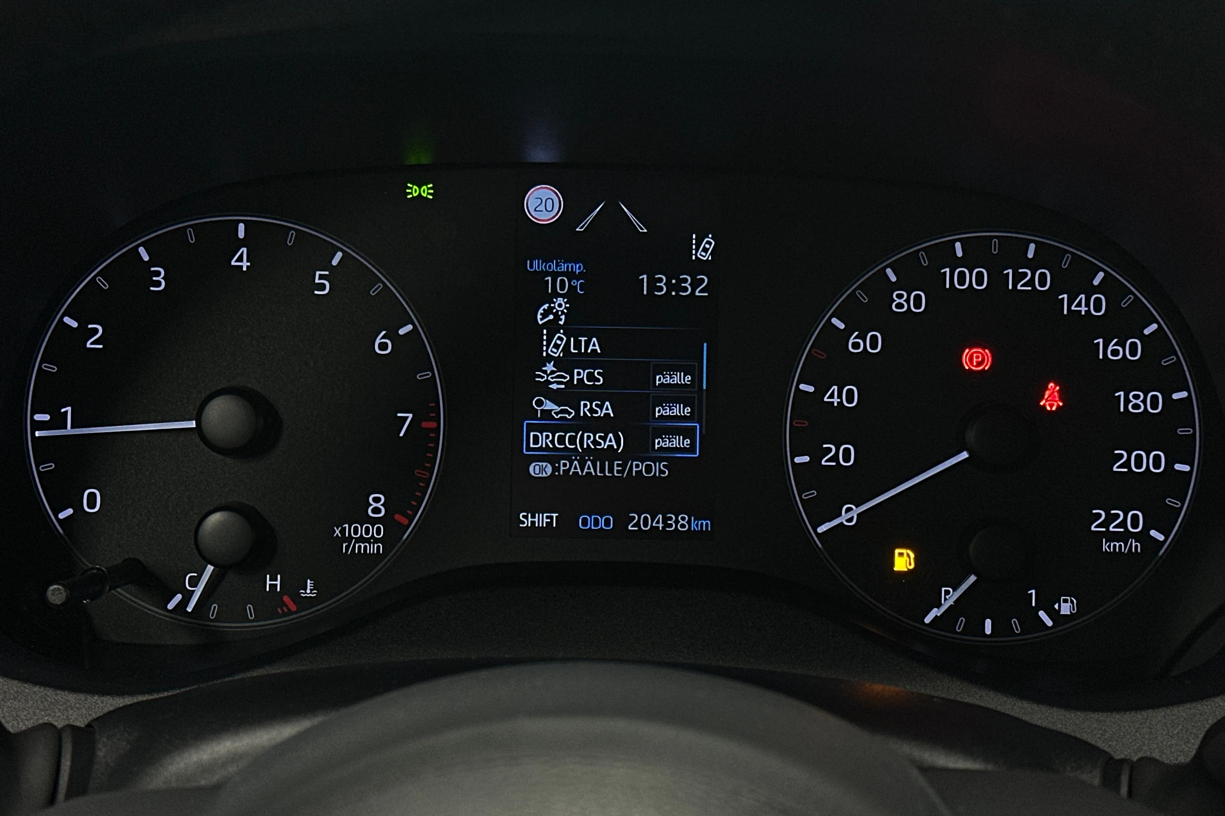 punainen Toyota Yaris 2024 kuva 13.