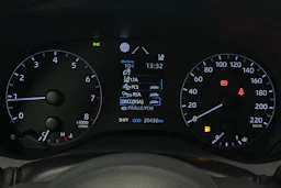 punainen Toyota Yaris 2024 kuva 13.