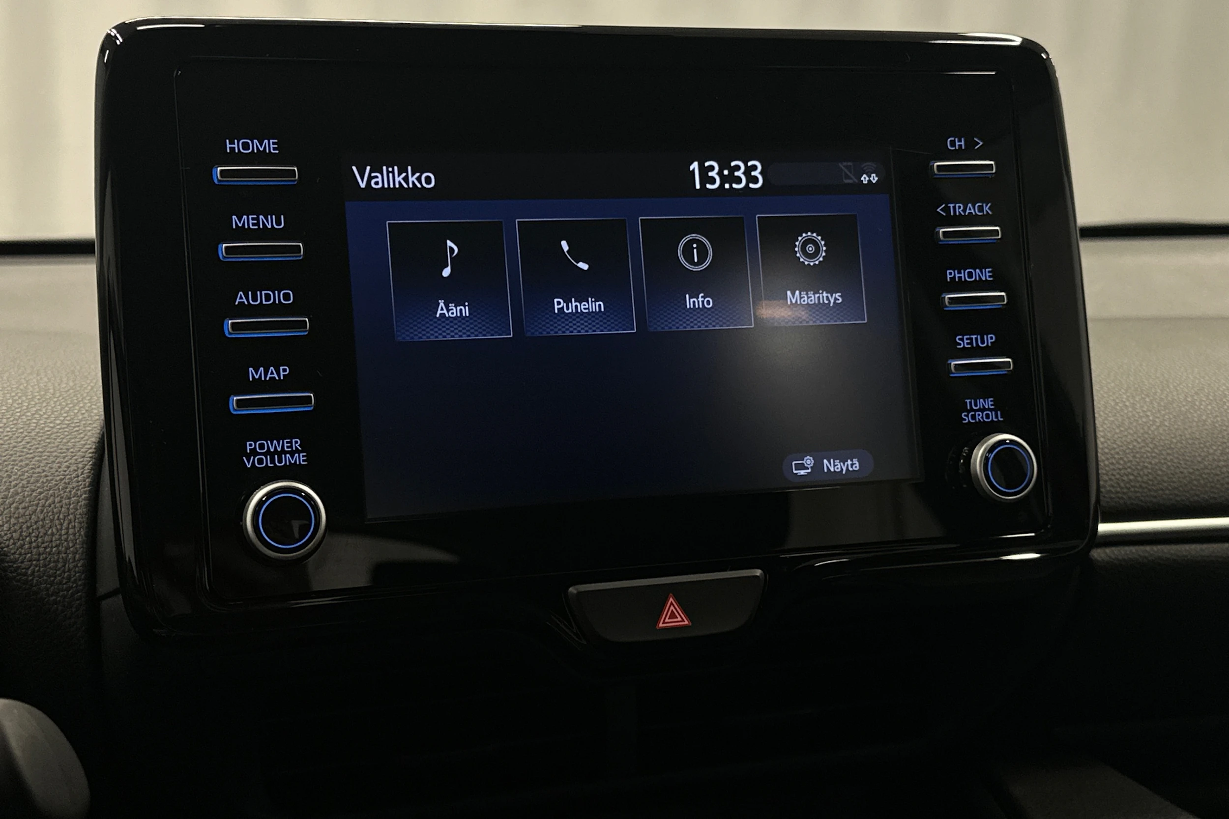punainen Toyota Yaris 2024 kuva 17.