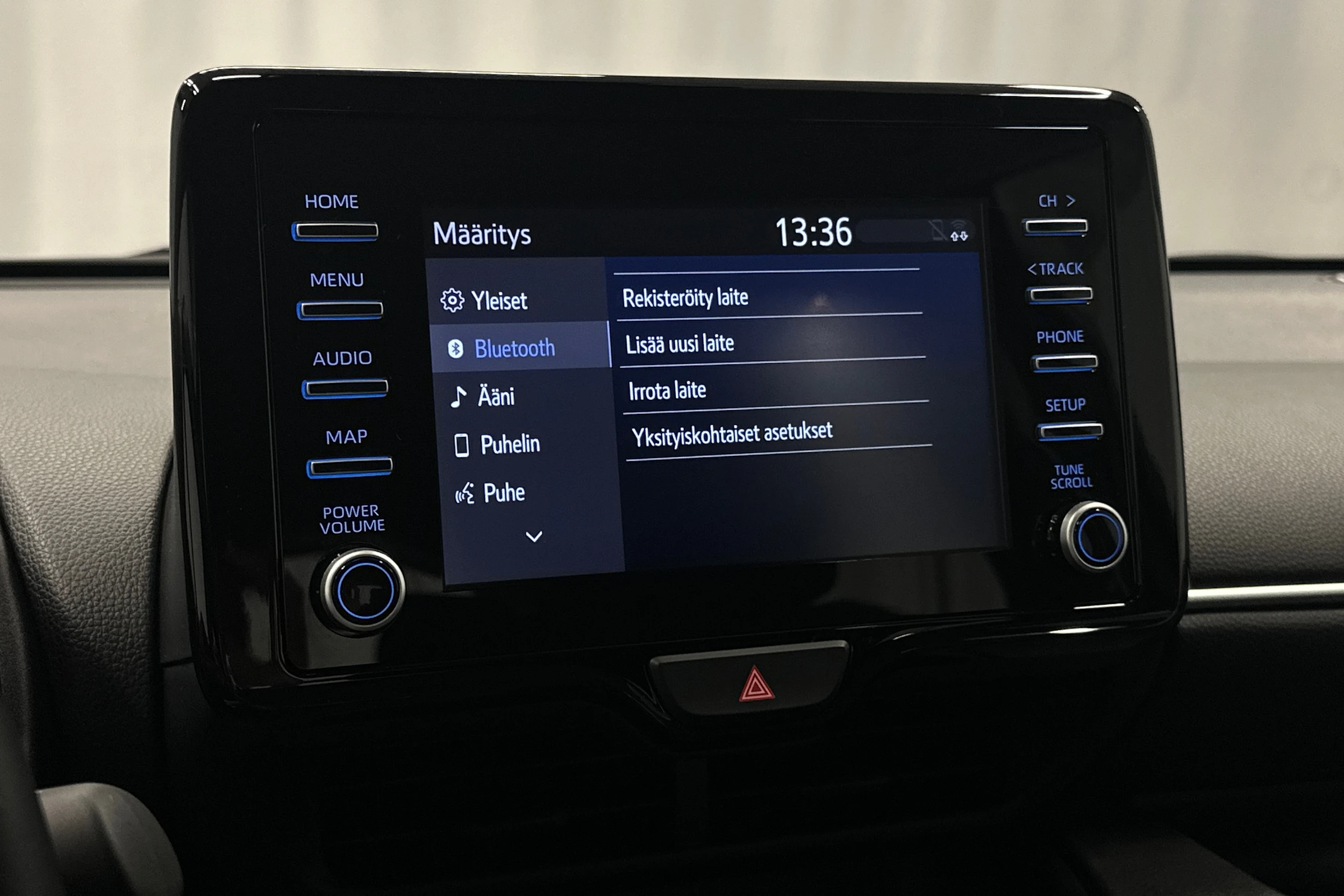punainen Toyota Yaris 2024 kuva 21.
