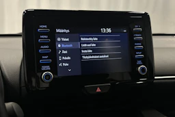 punainen Toyota Yaris 2024 kuva 21.