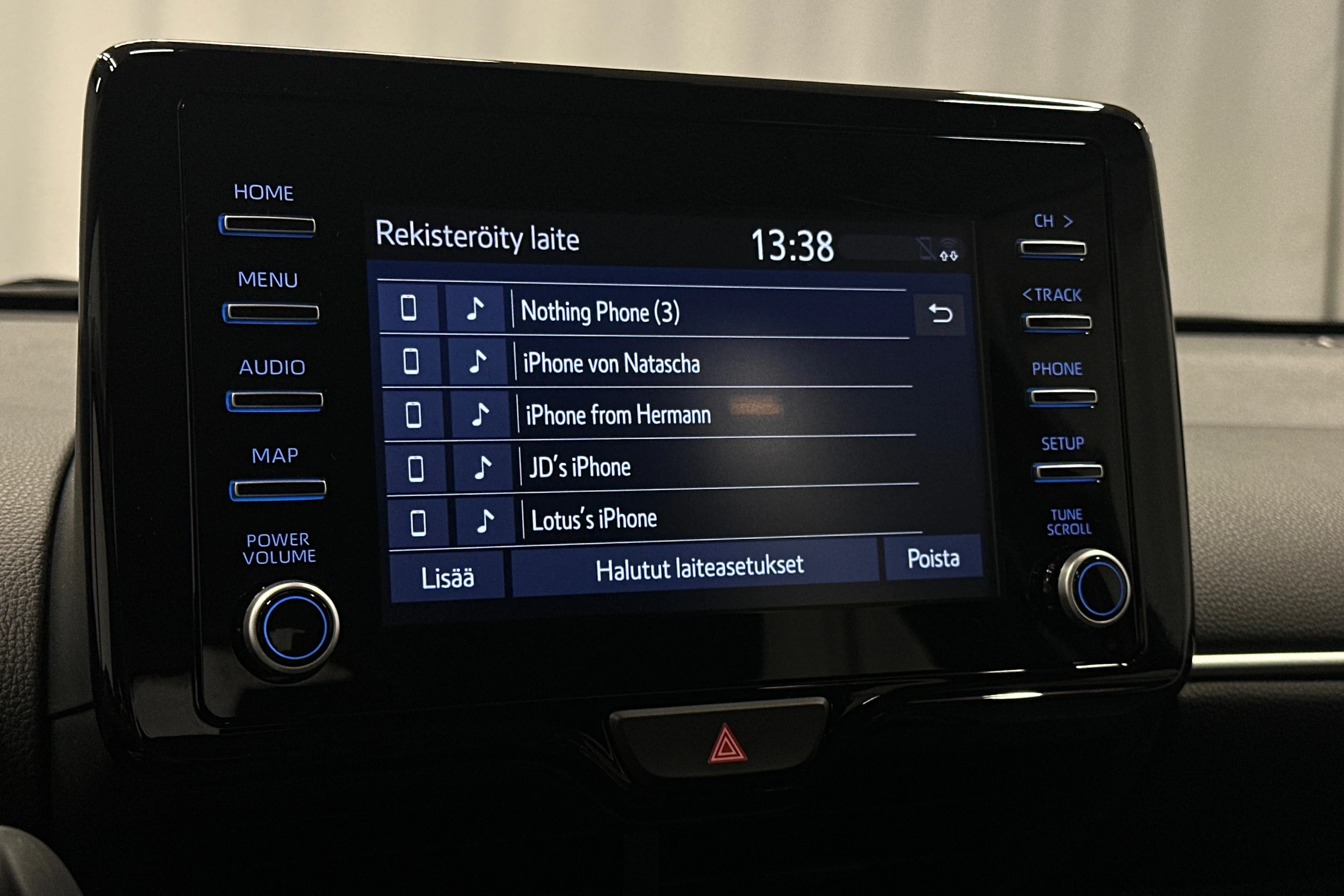 punainen Toyota Yaris 2024 kuva 22.