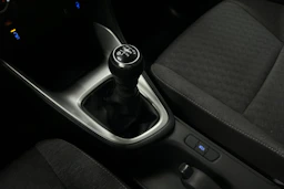 punainen Toyota Yaris 2024 kuva 24.