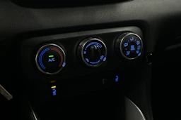 punainen Toyota Yaris 2024 kuva 25.
