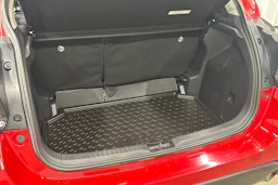 punainen Toyota Yaris 2024 kuva 26.