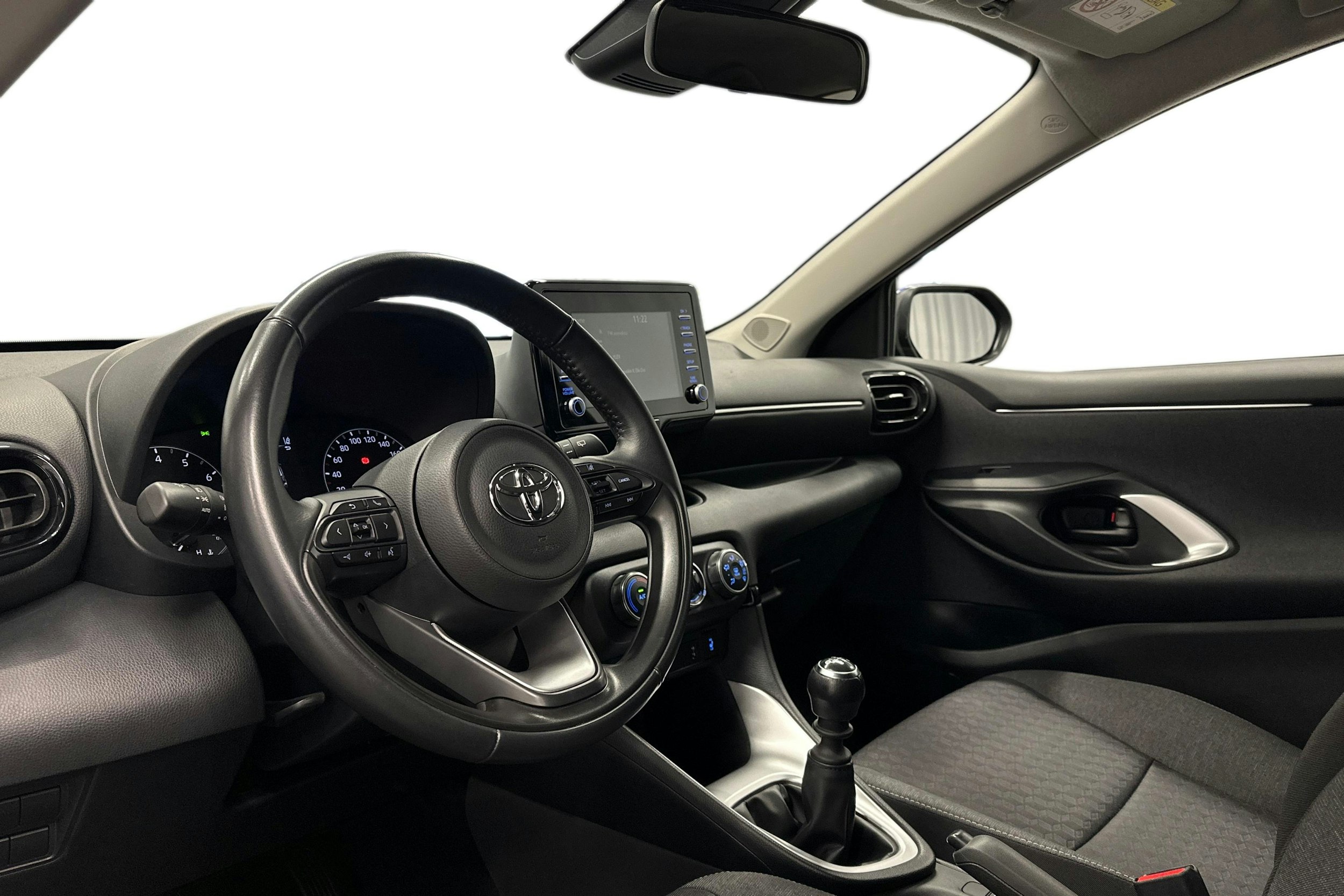 sininen Toyota Yaris 2024 kuva 7.