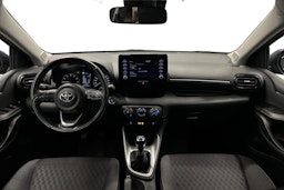 sininen Toyota Yaris 2024 kuva 9.