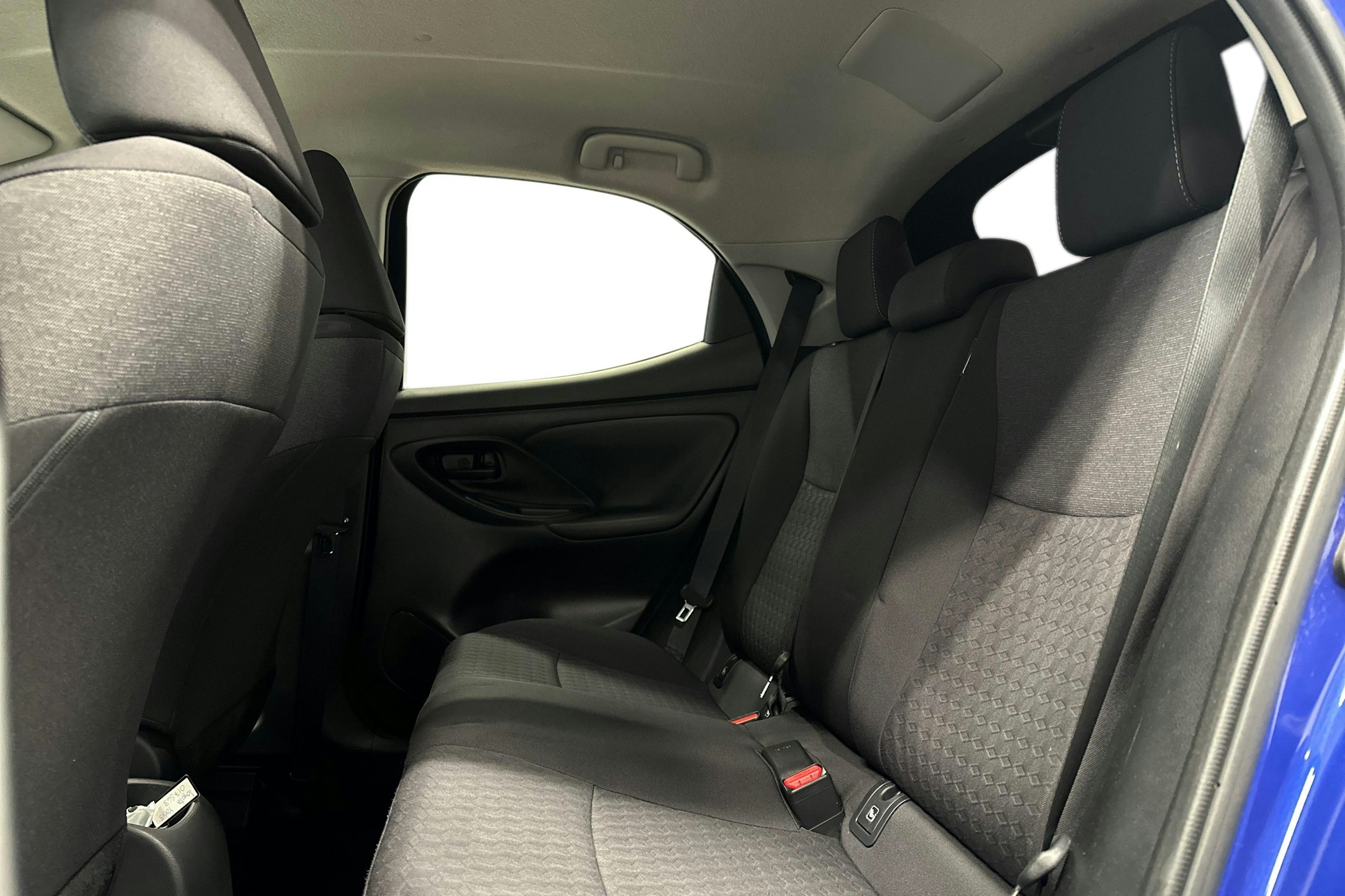 sininen Toyota Yaris 2024 kuva 10.