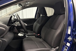 sininen Toyota Yaris 2024 kuva 15.