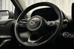 sininen Toyota Yaris 2024 kuva 16.