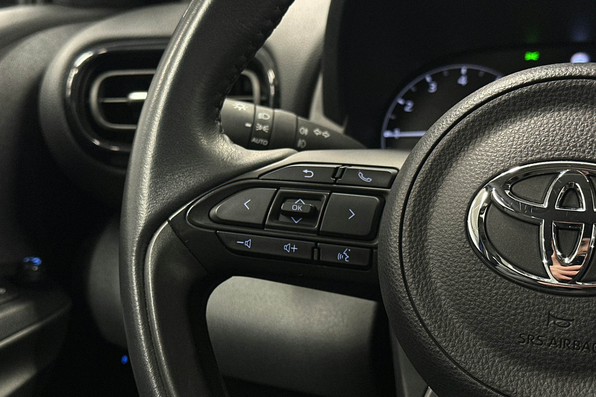 sininen Toyota Yaris 2024 kuva 17.