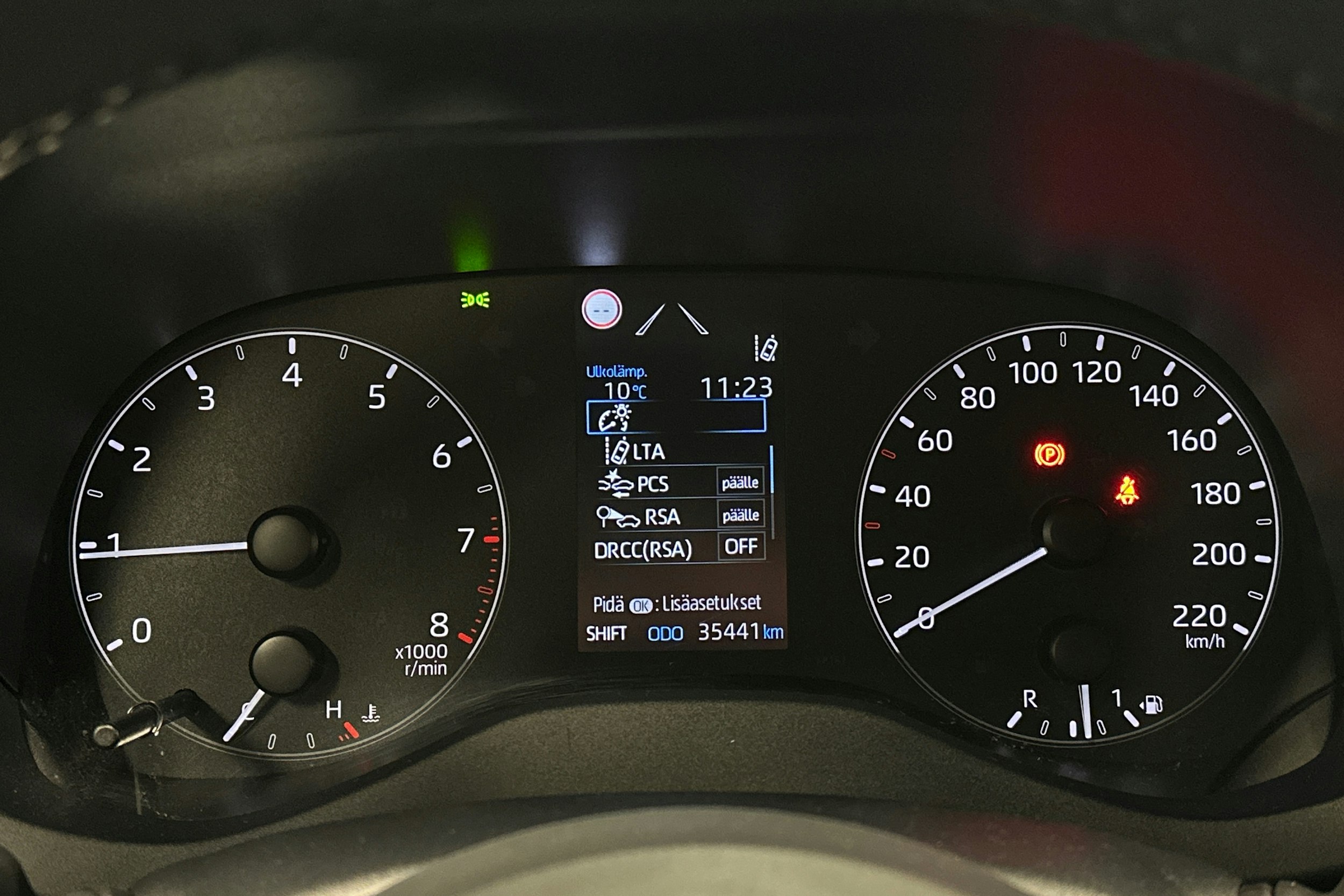 sininen Toyota Yaris 2024 kuva 19.