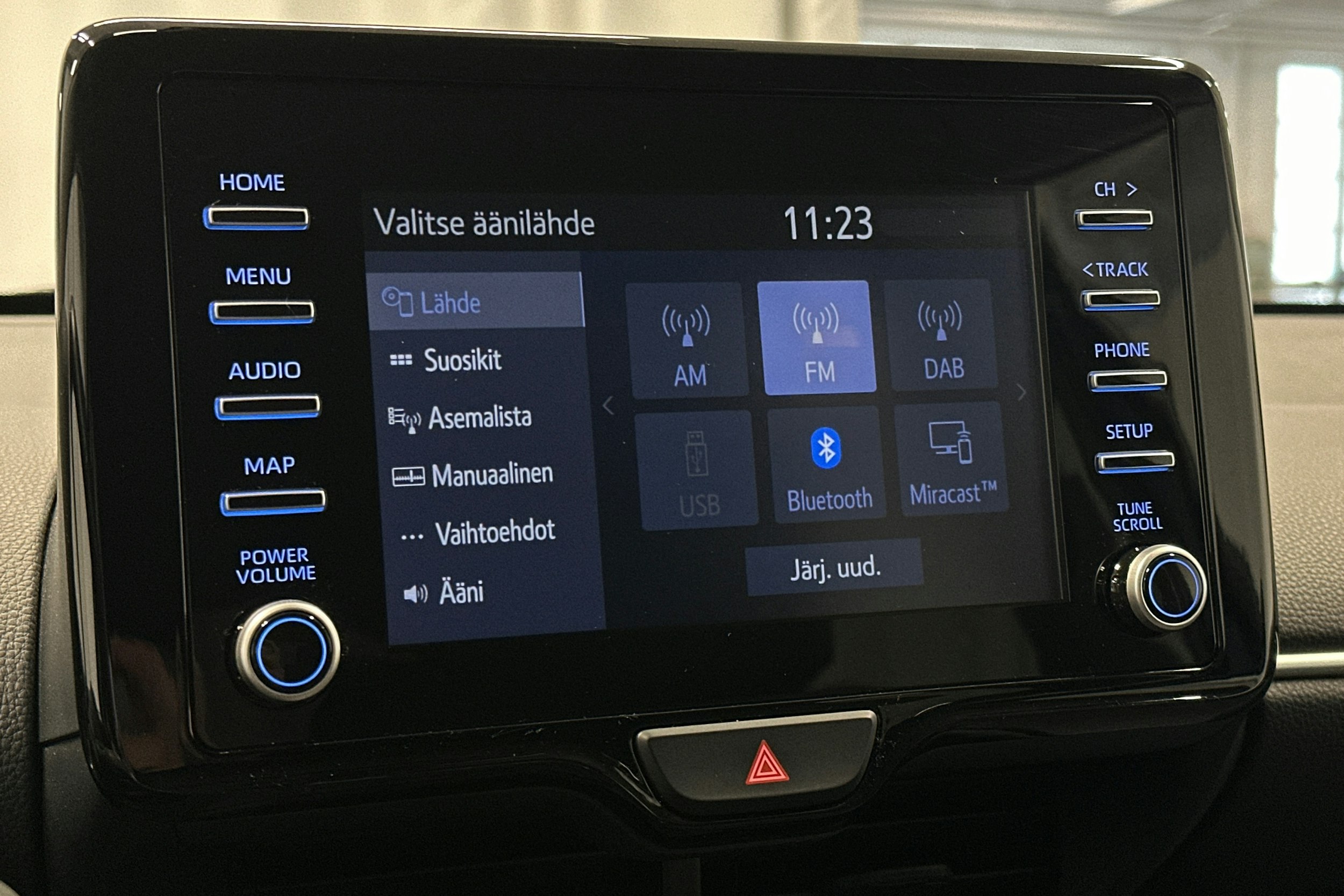 sininen Toyota Yaris 2024 kuva 20.